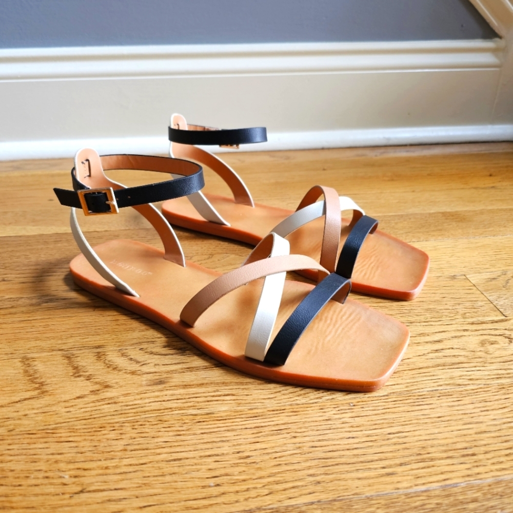 NIB BAMBOO Earthdance-81 Black-Multicolor Strappy Sandal